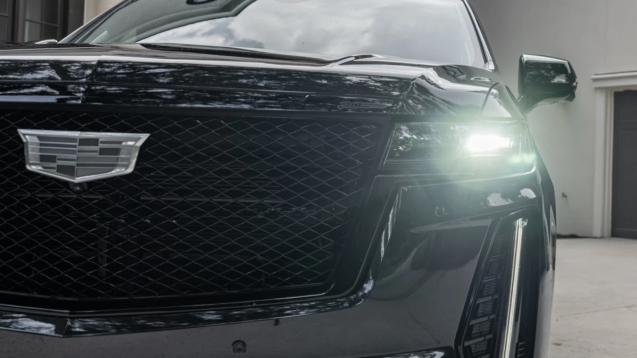 2024 Cadillac Escalade-V 5th Gen - Image 17 of 31