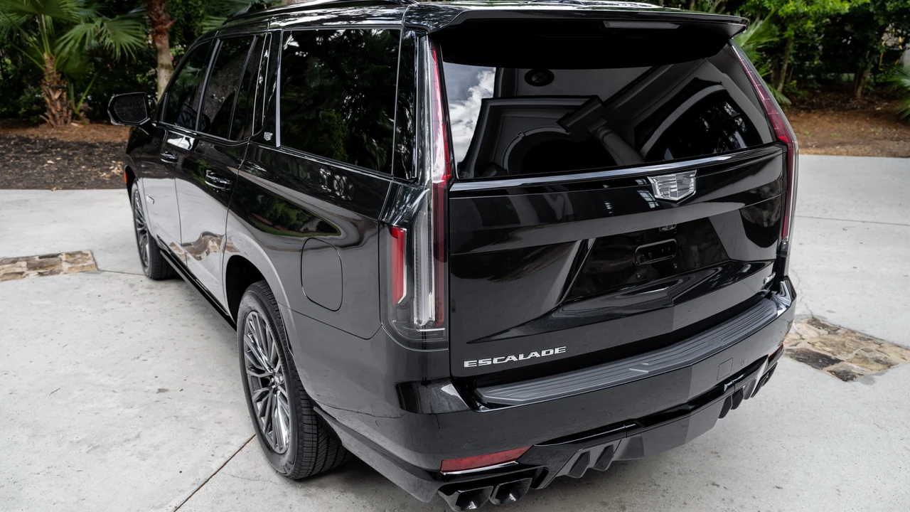 2024 Cadillac Escalade-V 5th Gen - Image 11 of 31