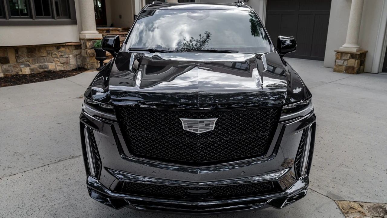 2024 Cadillac Escalade-V 5th Gen - Image 24 of 31