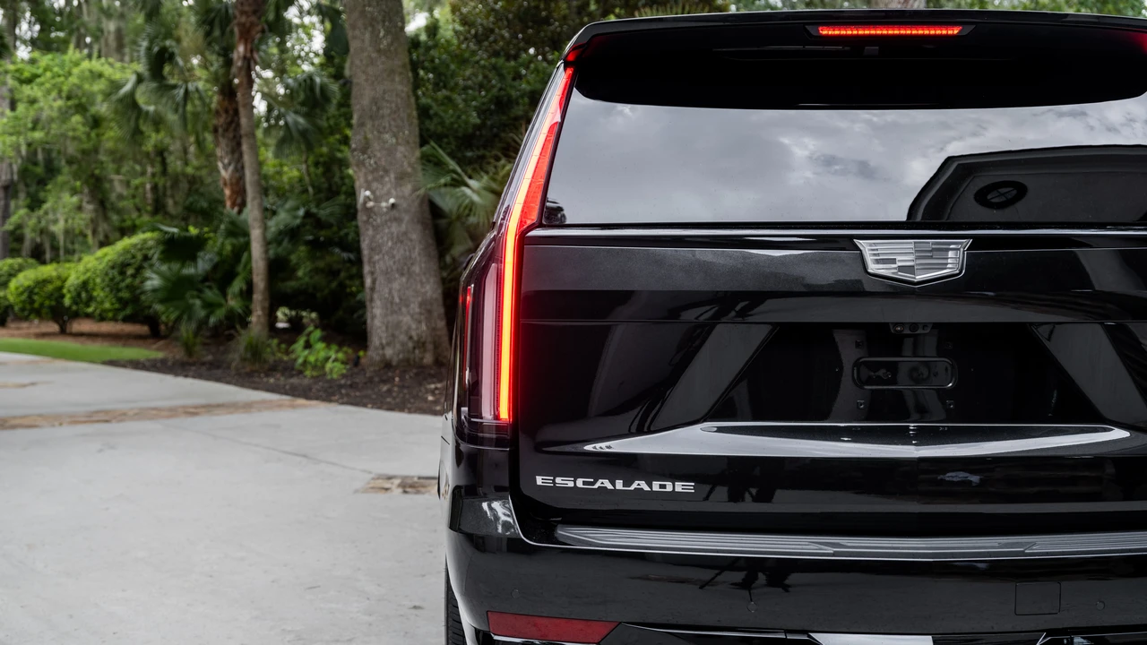 2024 Cadillac Escalade-V 5th Gen - Image 18 of 31