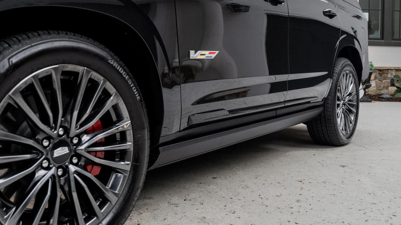 2024 Cadillac Escalade-V 5th Gen - Image 20 of 31