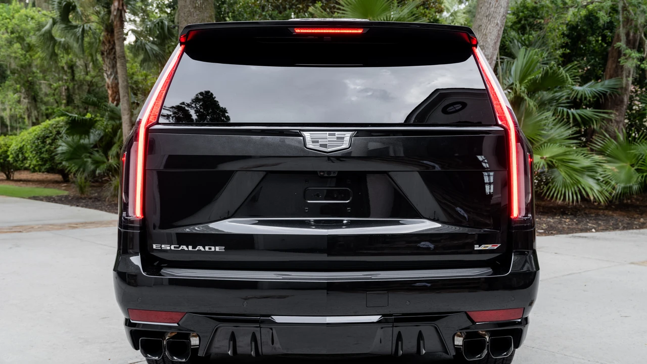 2024 Cadillac Escalade-V 5th Gen - Image 15 of 31