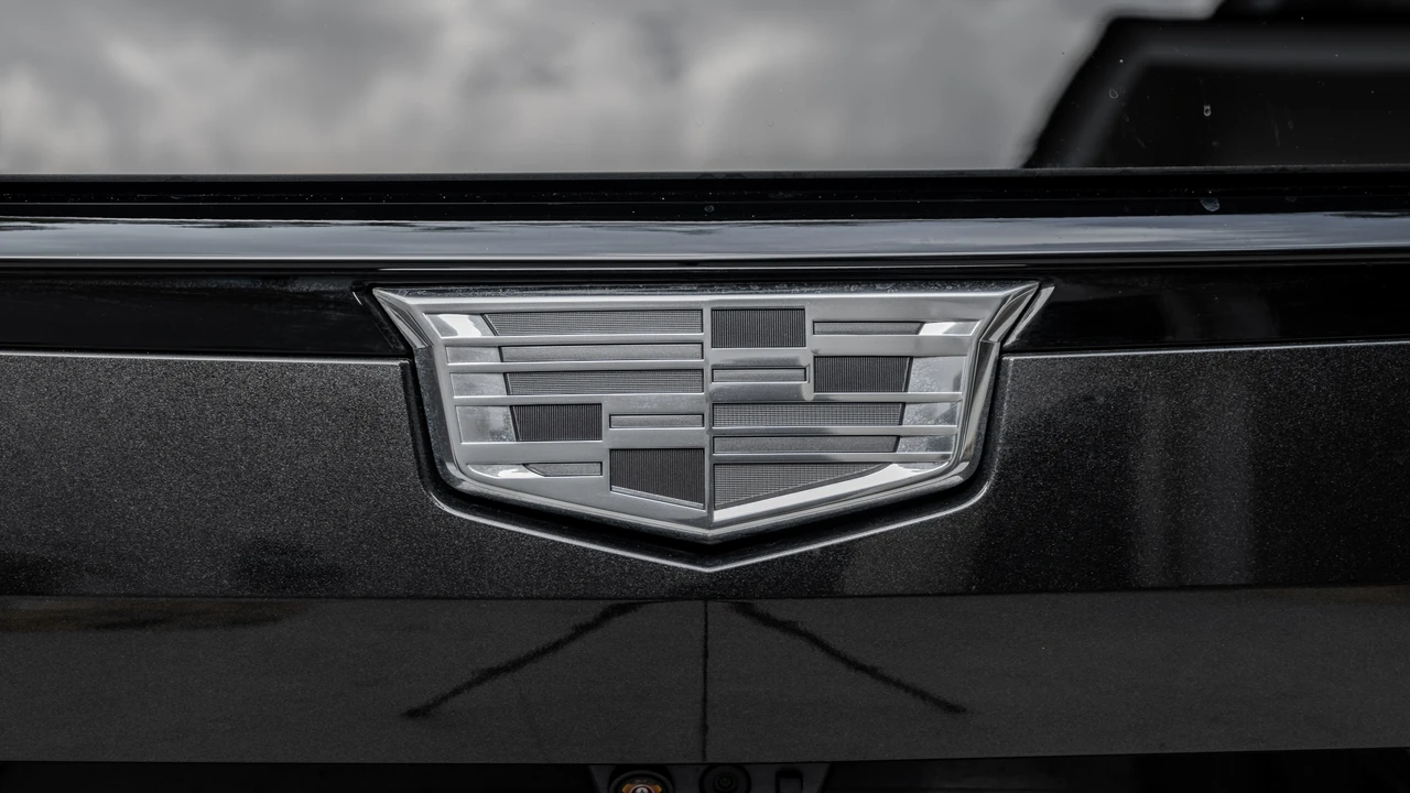 2024 Cadillac Escalade-V 5th Gen - Image 29 of 31