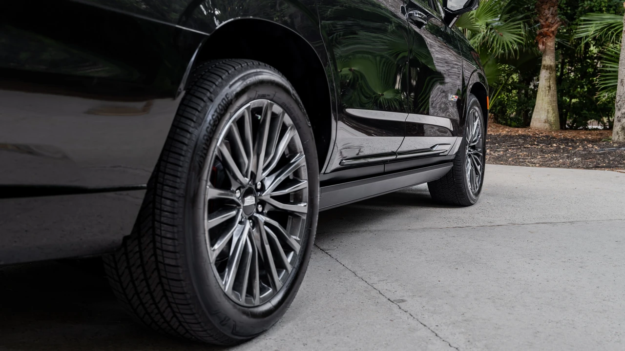 2024 Cadillac Escalade-V 5th Gen - Image 21 of 31