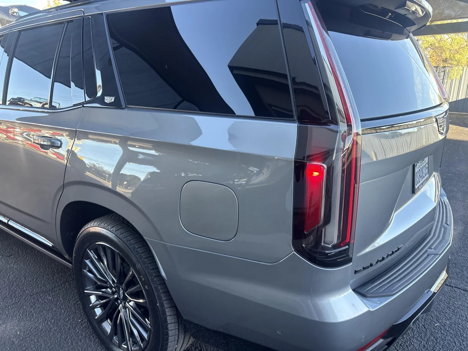 2024 Cadillac Escalade-V 5th Gen - Image 26 of 31