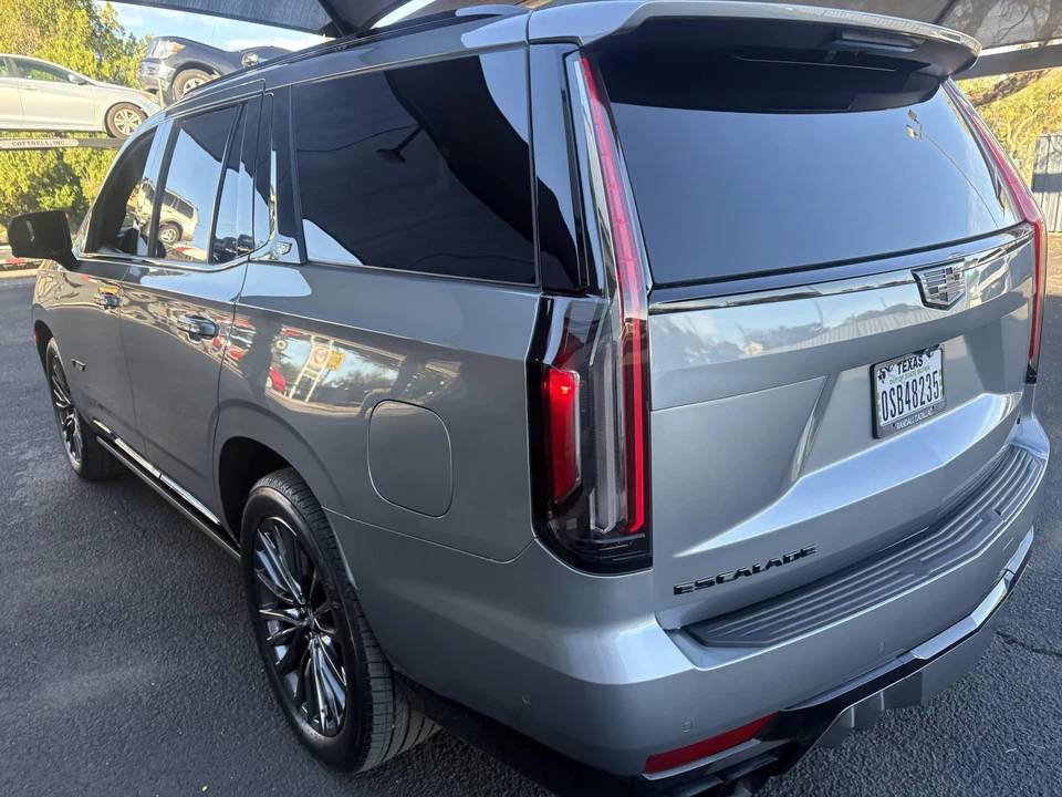 2024 Cadillac Escalade-V 5th Gen - Image 25 of 31