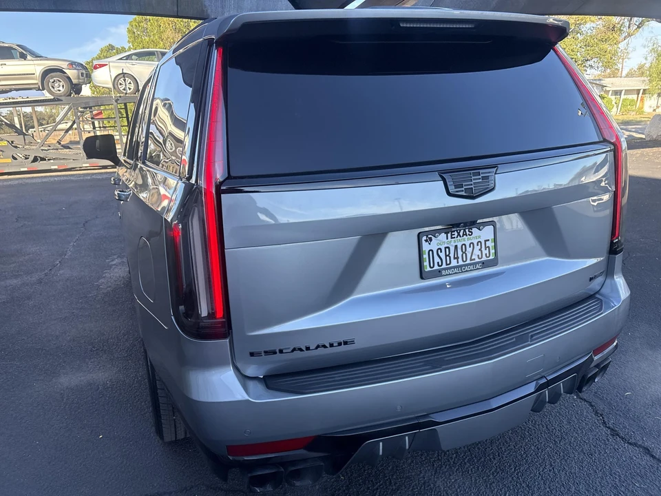2024 Cadillac Escalade-V 5th Gen - Image 24 of 31