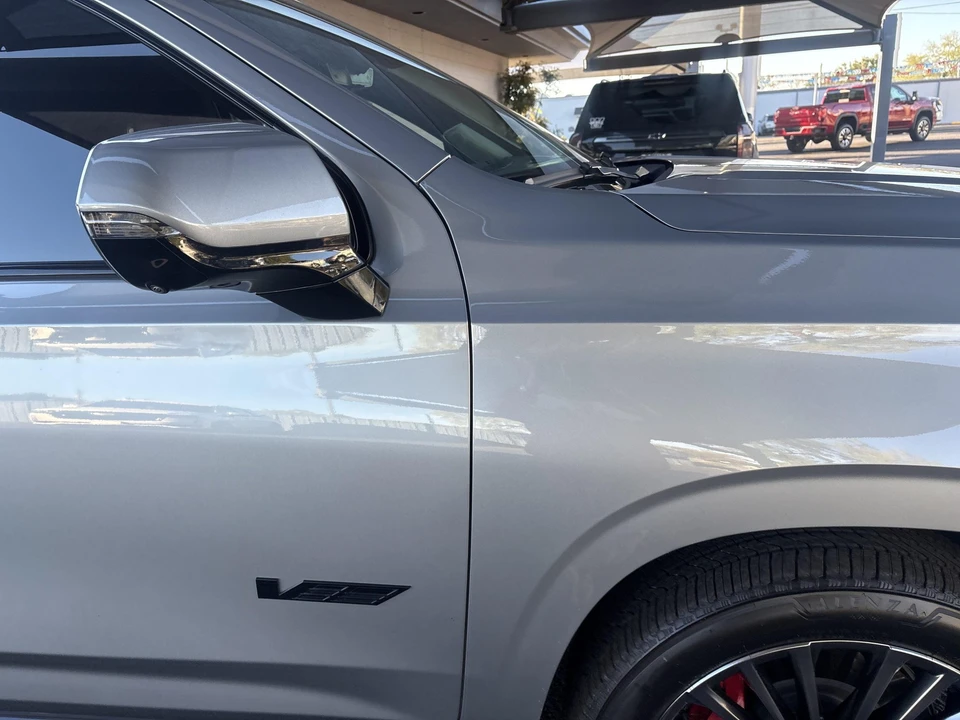 2024 Cadillac Escalade-V 5th Gen - Image 17 of 31