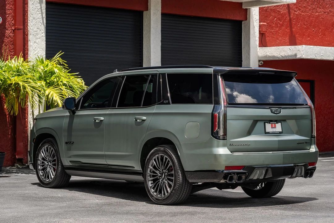2024 Cadillac Escalade-V 5th Gen - Image 24 of 31
