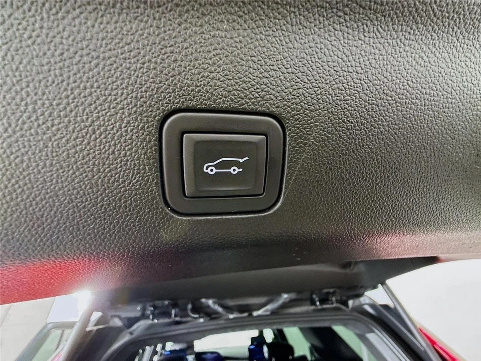 2024 Cadillac Escalade-V 5th Gen - Image 18 of 21