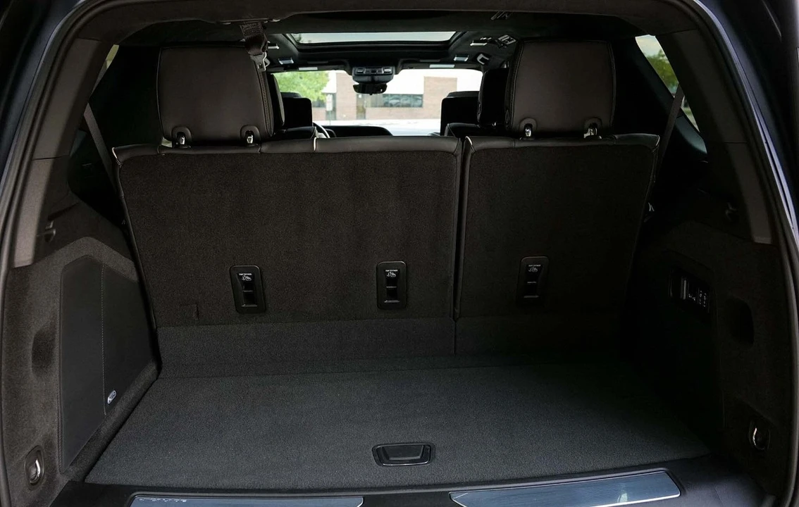 2024 Cadillac Escalade-V 5th Gen - Image 19 of 21