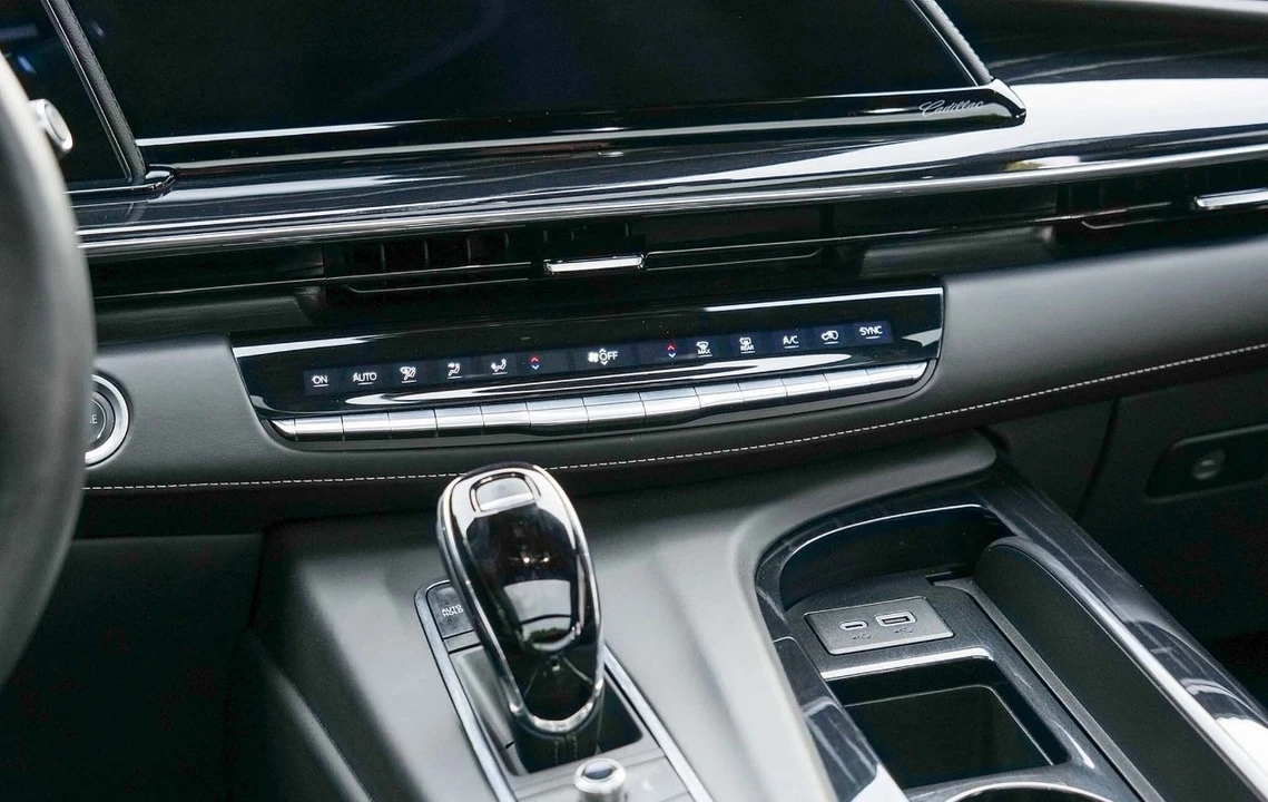 2024 Cadillac Escalade-V 5th Gen - Image 17 of 21