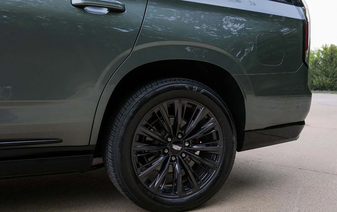 2024 Cadillac Escalade-V 5th Gen - Image 20 of 21