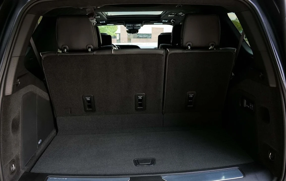 2024 Cadillac Escalade-V 5th Gen - Image 19 of 21