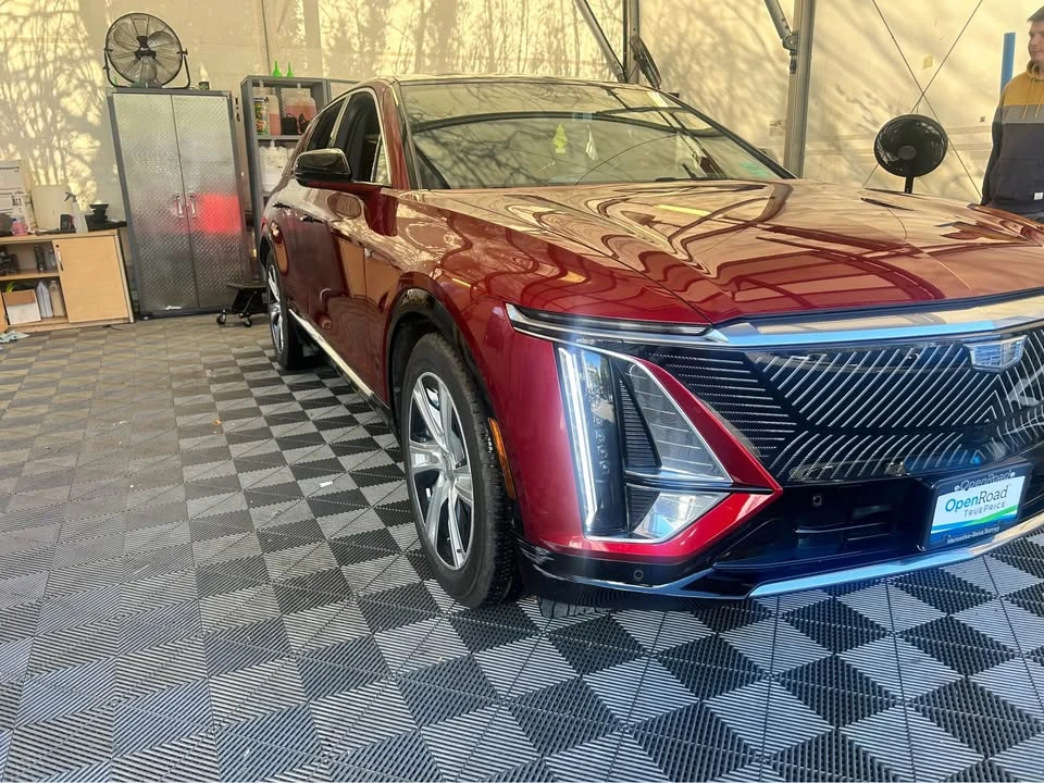 2024 Cadillac Lyriq - Image 3 of 10