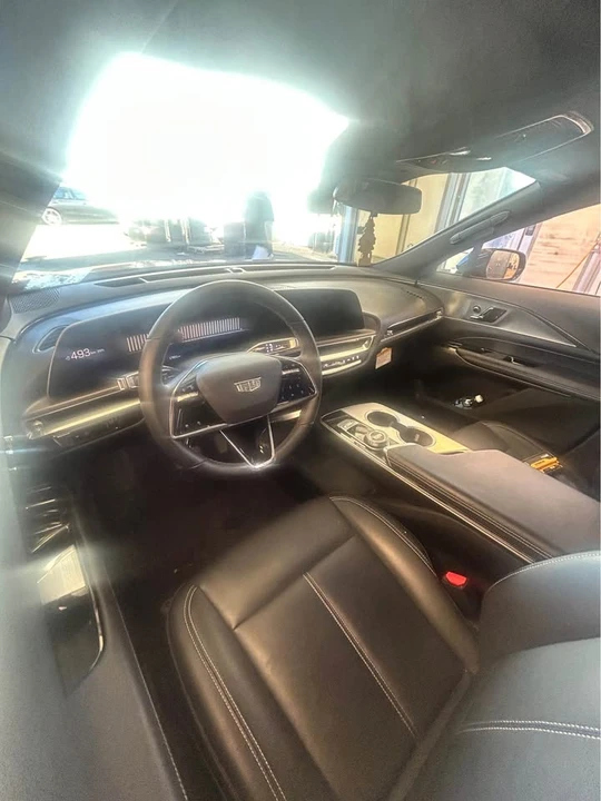 2024 Cadillac Lyriq - Image 6 of 10