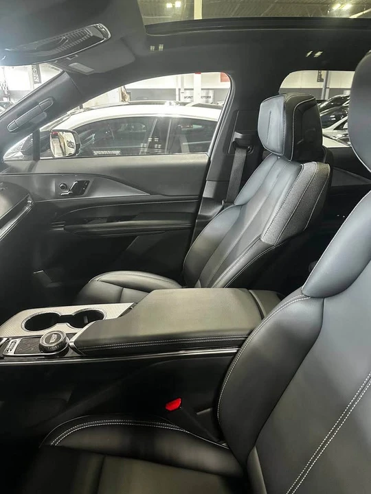 2024 Cadillac Lyriq - Image 2 of 5