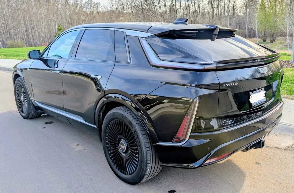 2024 Cadillac Lyriq - Image 5 of 14