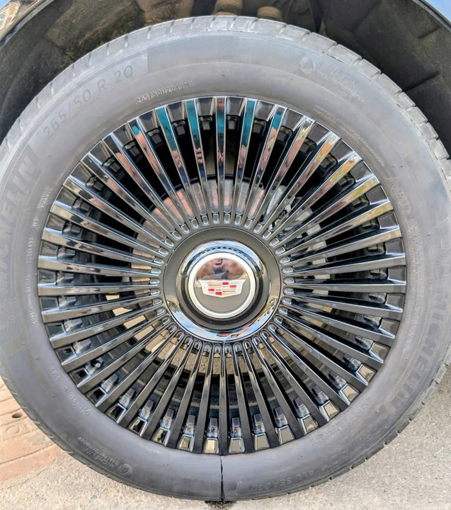2024 Cadillac Lyriq - Image 11 of 14