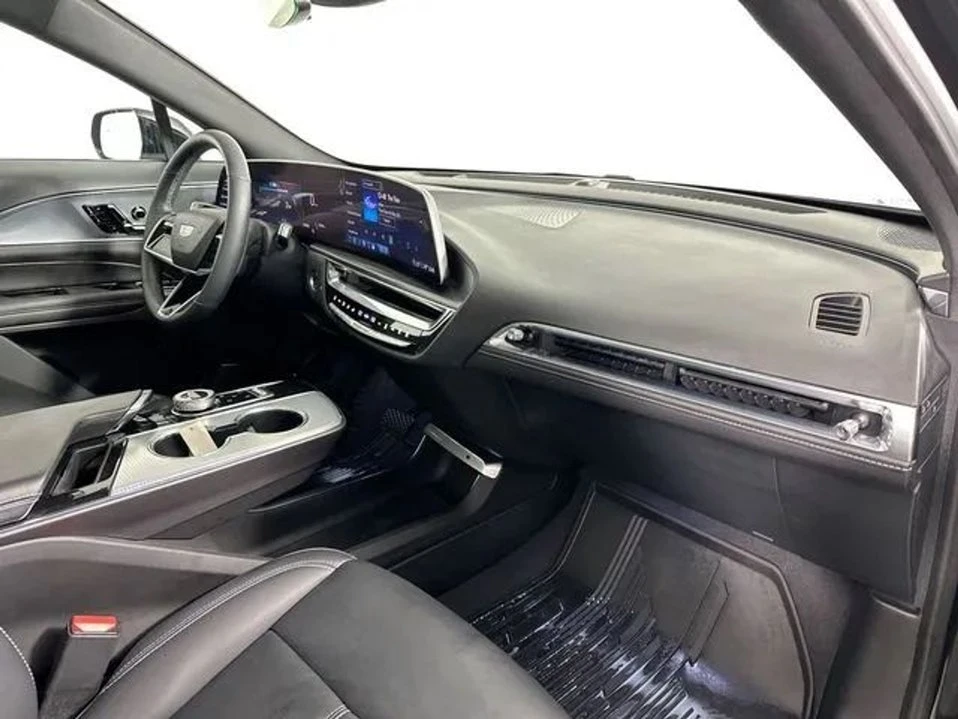 2024 Cadillac Lyriq - Image 16 of 20