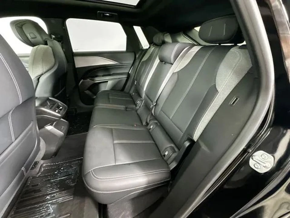 2024 Cadillac Lyriq - Image 12 of 20