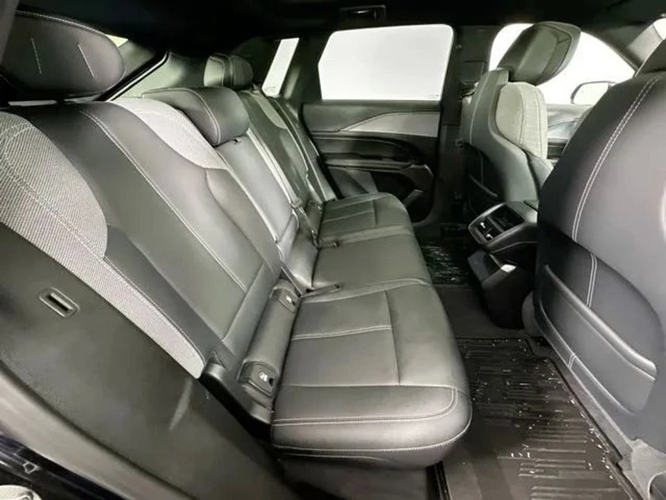 2024 Cadillac Lyriq - Image 14 of 20