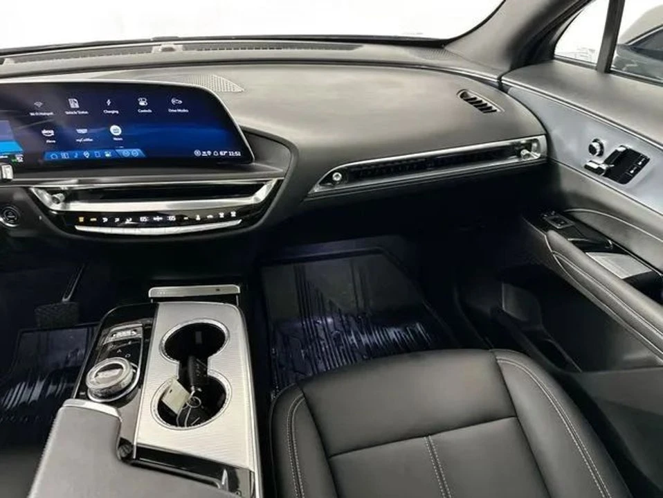 2024 Cadillac Lyriq - Image 13 of 20