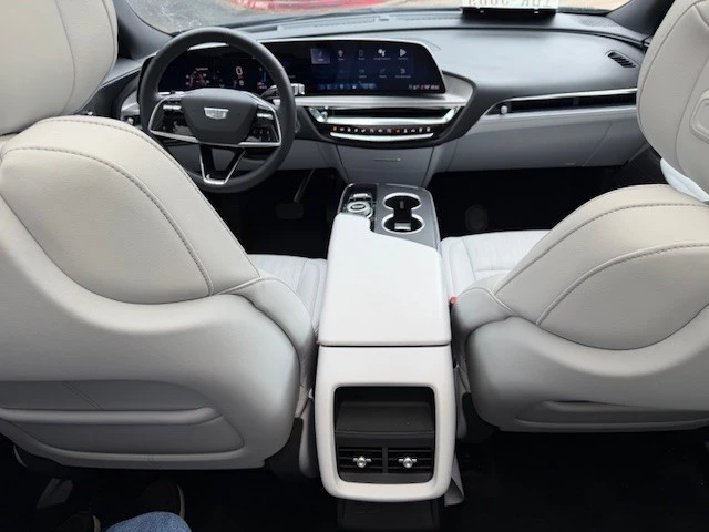2024 Cadillac Lyriq - Image 11 of 13