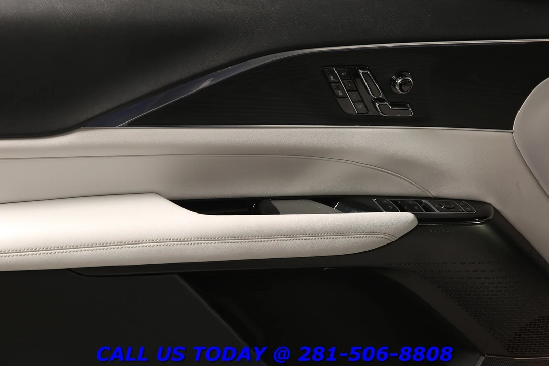 2024 Cadillac Lyriq - Image 9 of 24