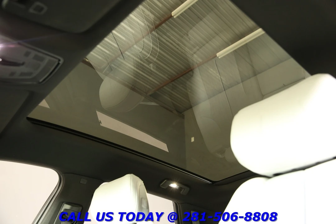 2024 Cadillac Lyriq - Image 12 of 24