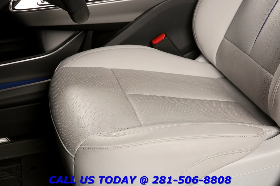 2024 Cadillac Lyriq - Image 14 of 24