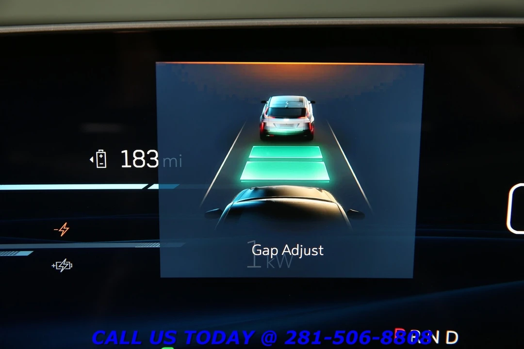 2024 Cadillac Lyriq - Image 17 of 24