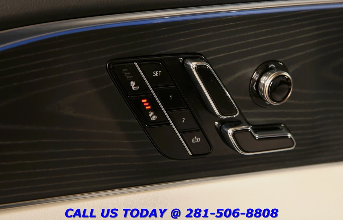 2024 Cadillac Lyriq - Image 10 of 24