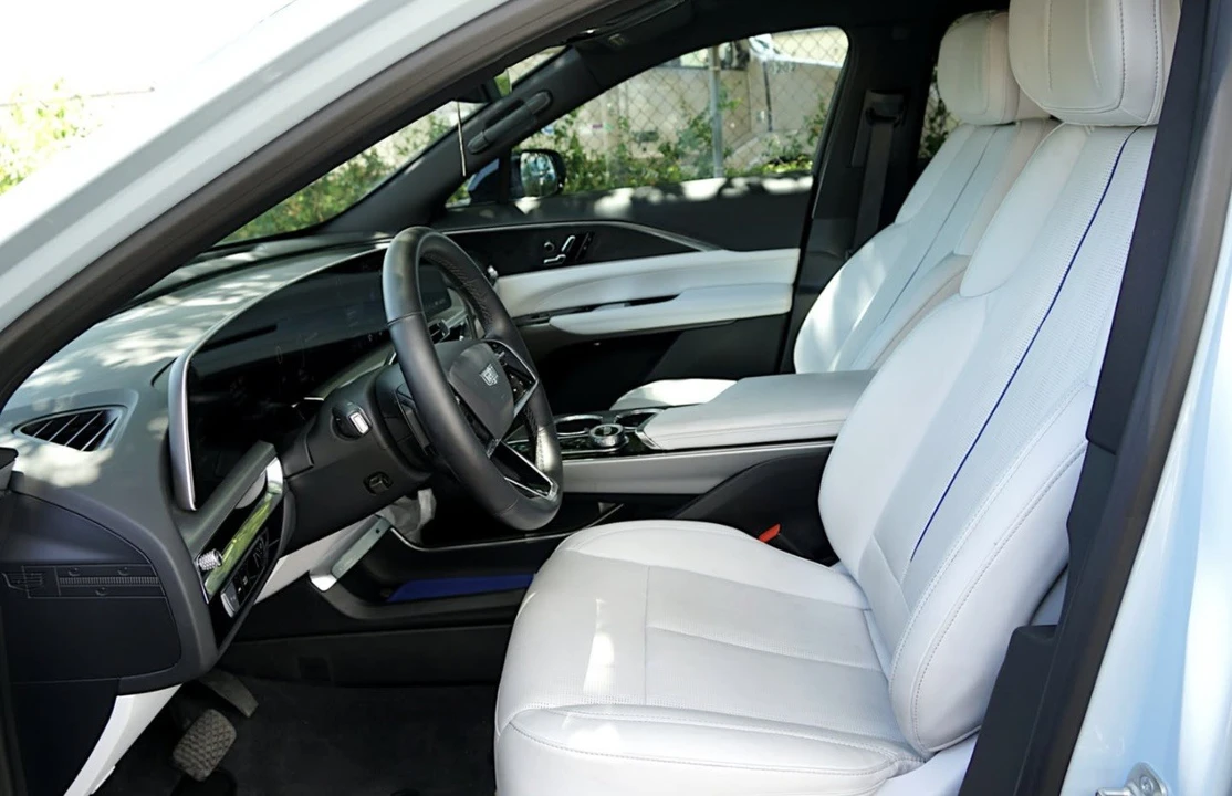 2024 Cadillac Lyriq - Image 18 of 19