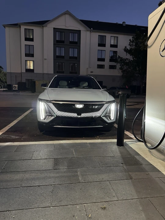 2024 Cadillac Lyriq - Image 9 of 19