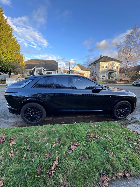 2024 Cadillac Lyriq - Image 2 of 20