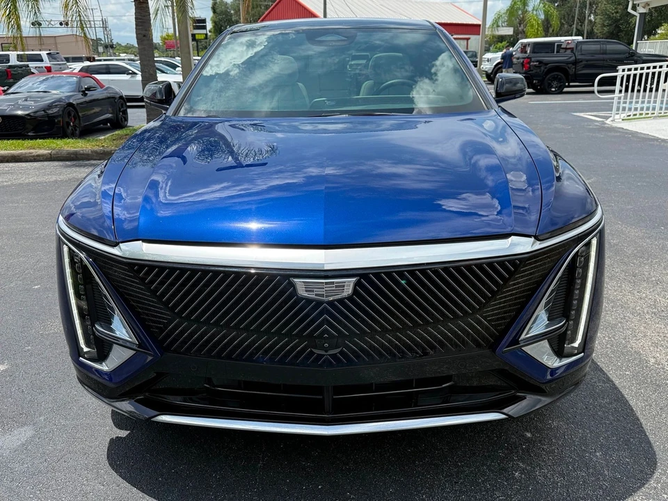 2024 Cadillac Lyriq - Image 10 of 12
