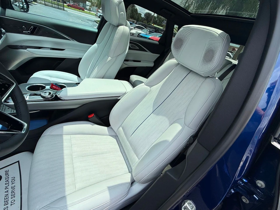 2024 Cadillac Lyriq - Image 2 of 12