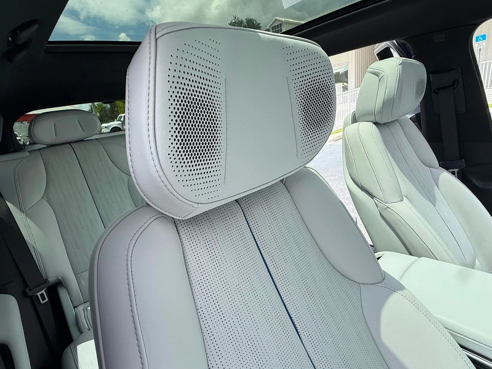 2024 Cadillac Lyriq - Image 11 of 12