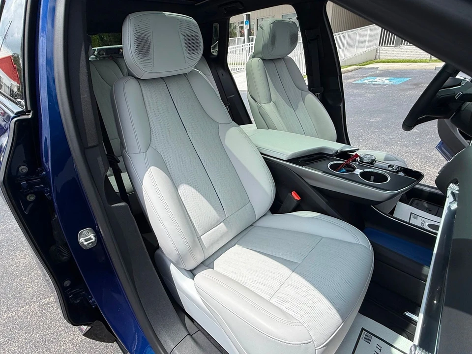 2024 Cadillac Lyriq - Image 4 of 12