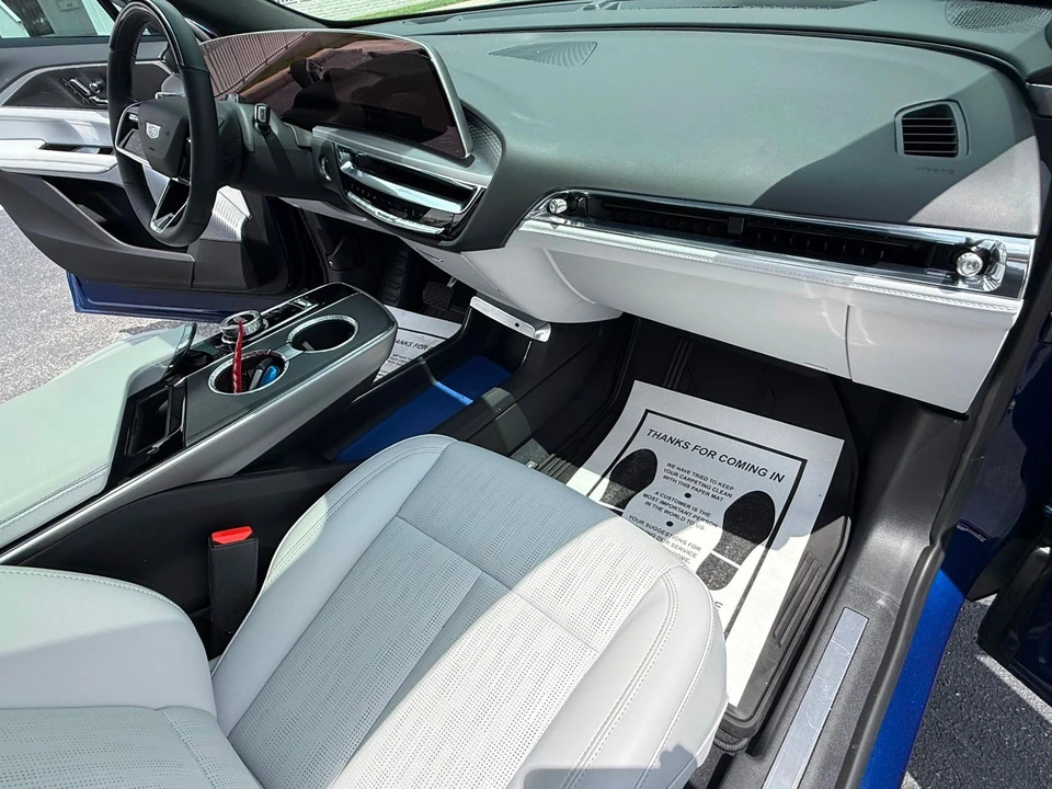2024 Cadillac Lyriq - Image 9 of 12