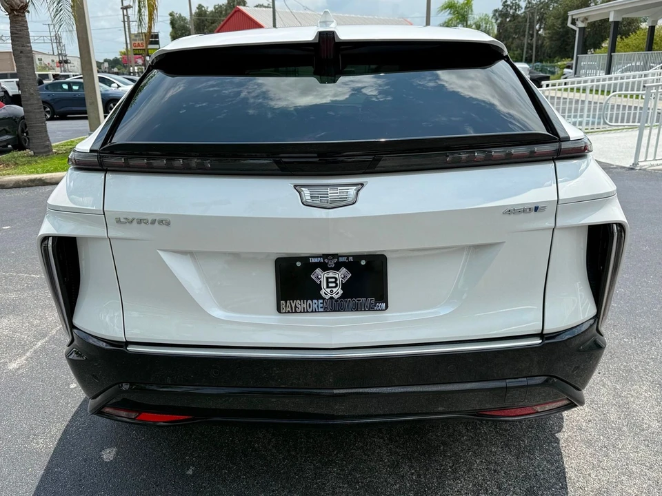 2024 Cadillac Lyriq - Image 11 of 12
