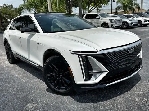 2024 Cadillac LYRIQ Luxury 2