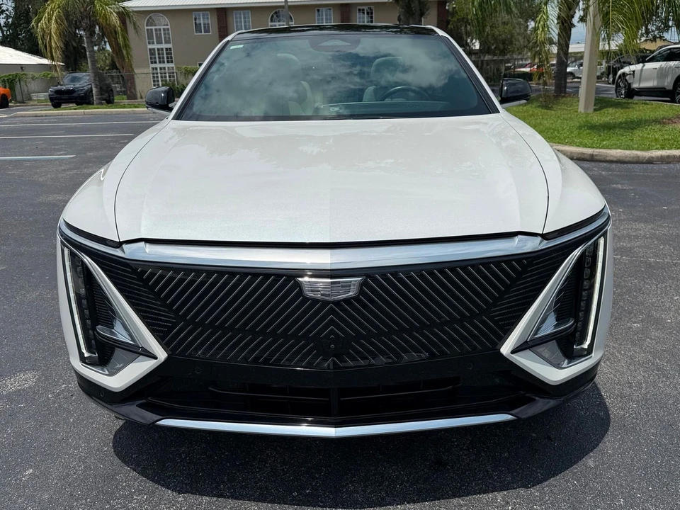 2024 Cadillac Lyriq - Image 12 of 12