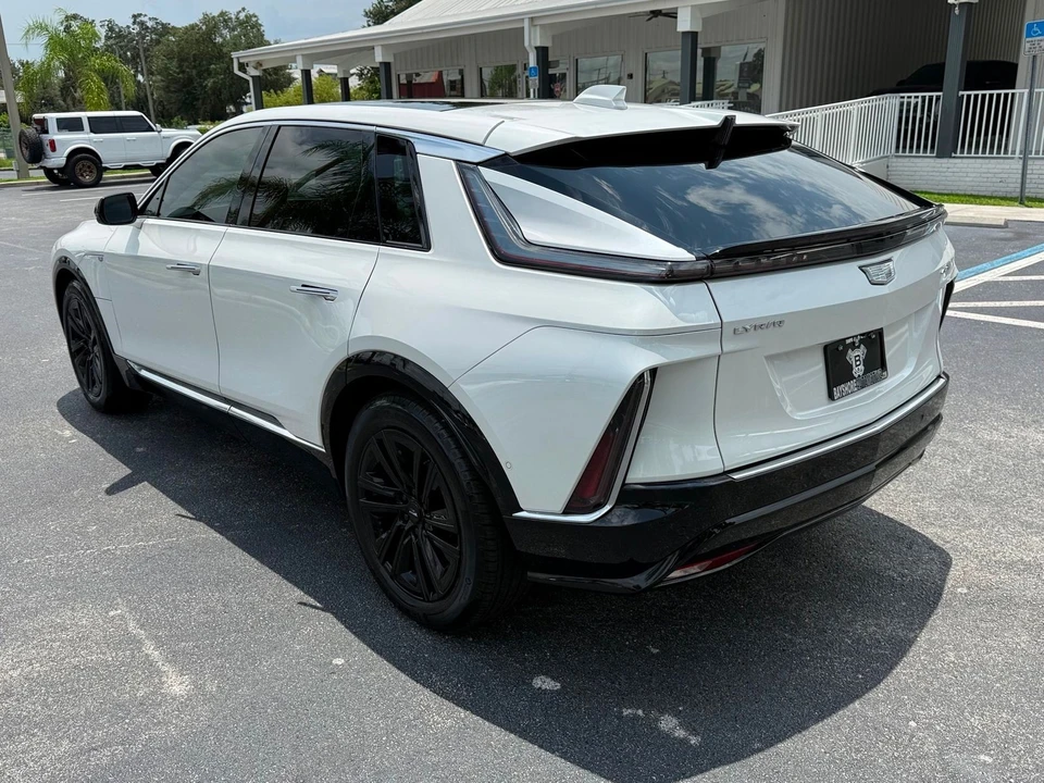 2024 Cadillac Lyriq - Image 9 of 12