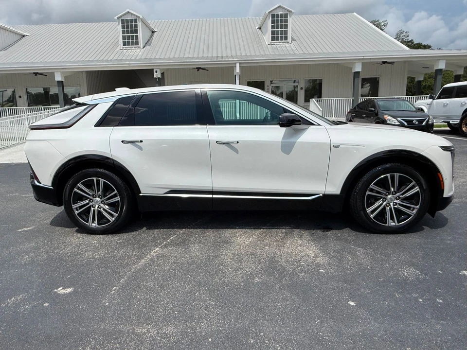 2024 Cadillac Lyriq - Image 7 of 12