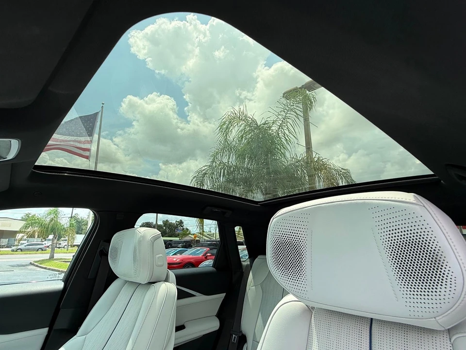 2024 Cadillac Lyriq - Image 6 of 12