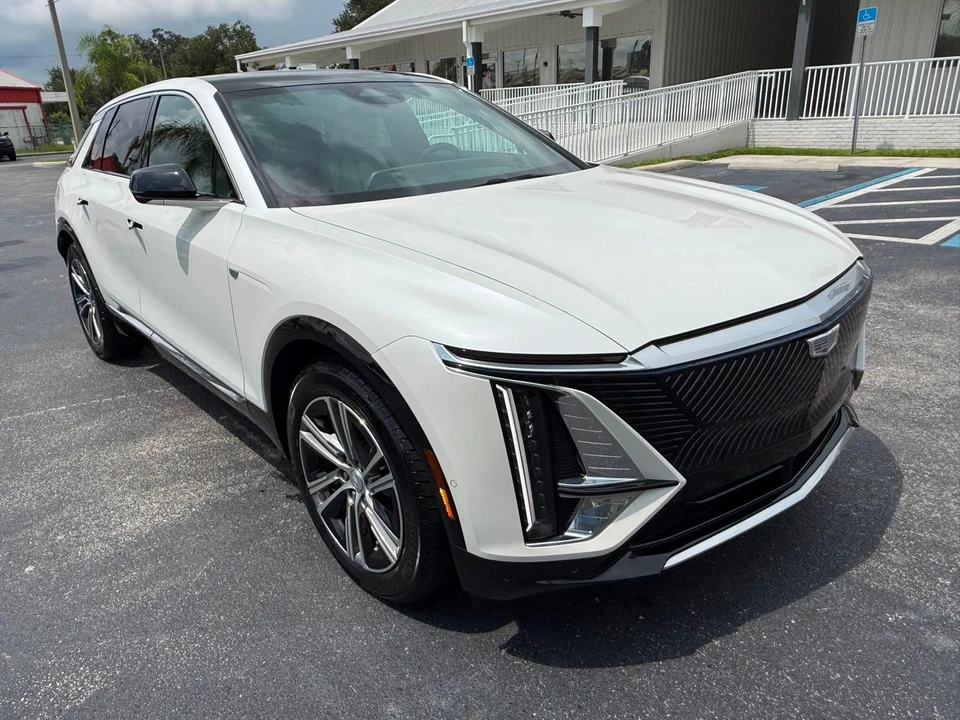 2024 Cadillac Lyriq - Image 11 of 12