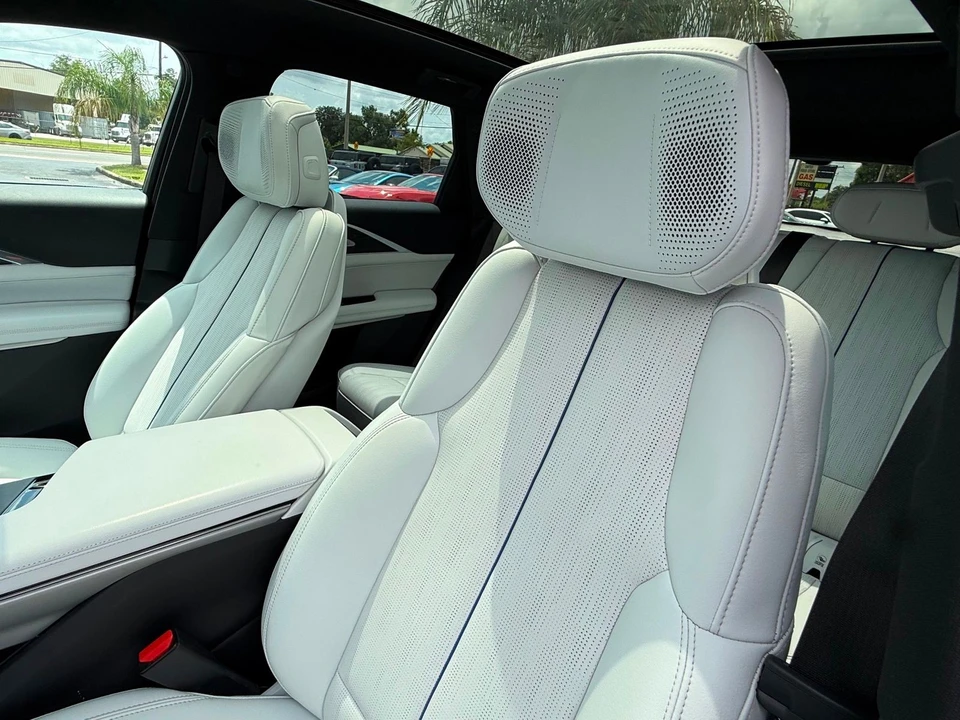 2024 Cadillac Lyriq - Image 2 of 12