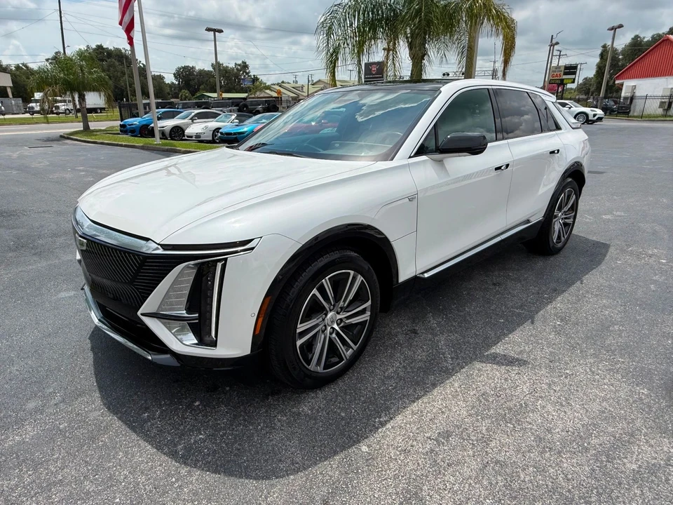 2024 Cadillac Lyriq - Image 9 of 12